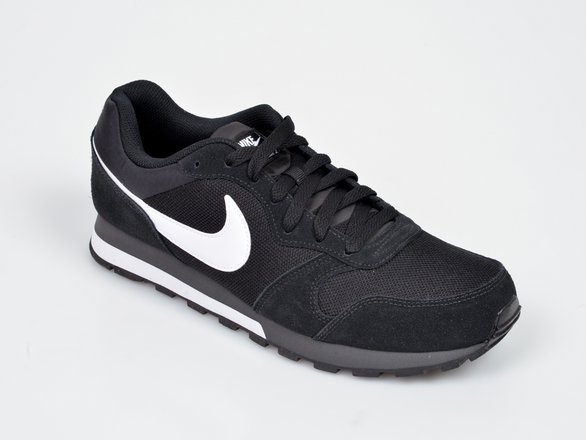 Pantofi sport NIKE negri, Md Runner 2, din material textil si piele naturala
