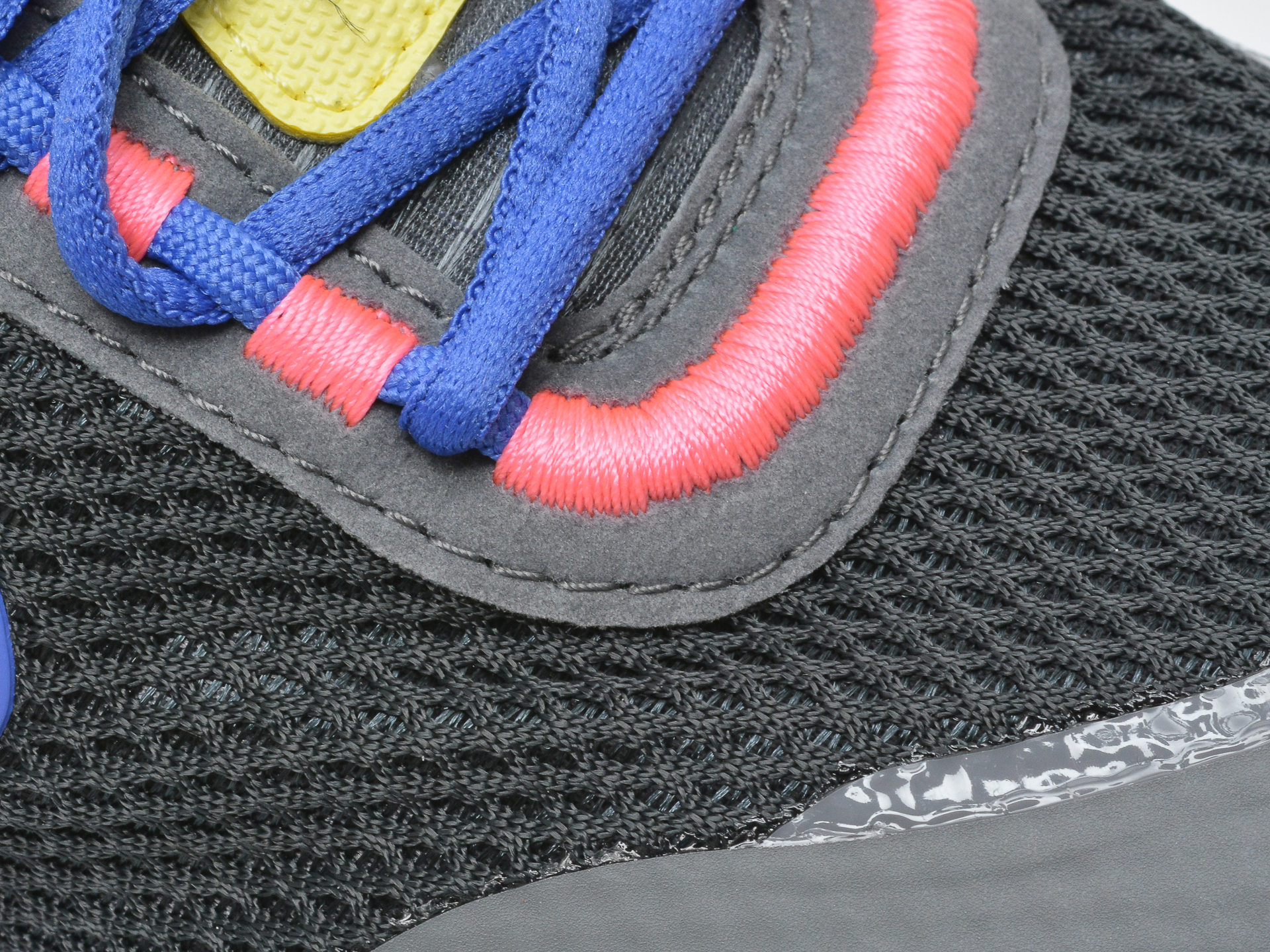 Pantofi sport NIKE gri, NIKE REACT LIVE (GS), din material textil - 2
